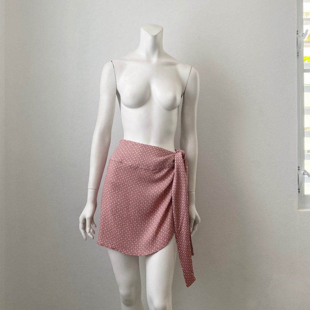 NWT, Valija Coverup Skirt